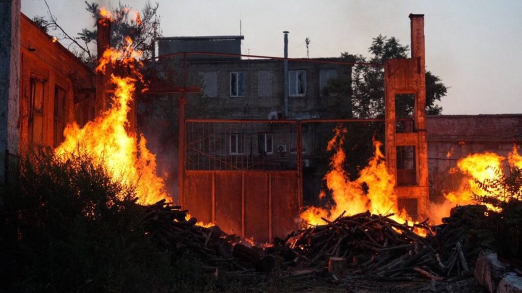 Вибухи у Запоріжжі: дрони атакували підприємство, поранено двох поліцейських
