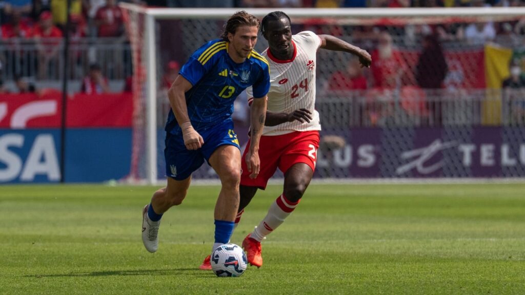 Уникли розгрому під завісу гри: збірна України програла Канаді з рахунком 2:4