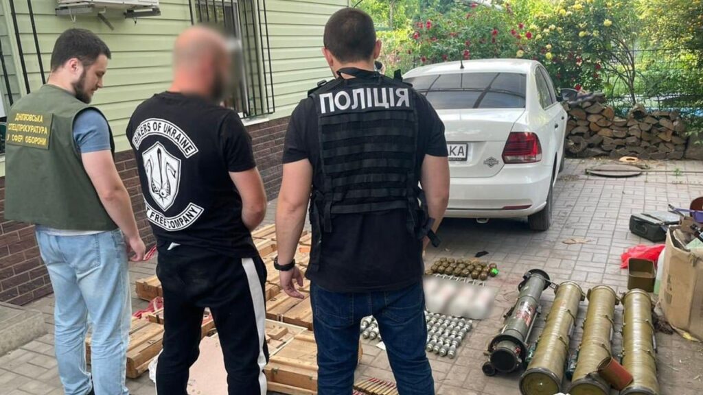 Незаконний обіг зброї: Нацполіція проводить понад 500 обшуків