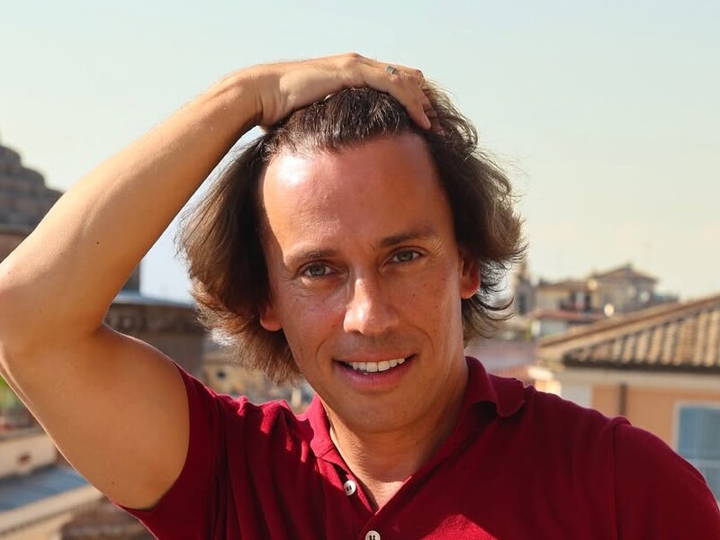 Нестаріючий Галкін зачарував мережу робочим одягом