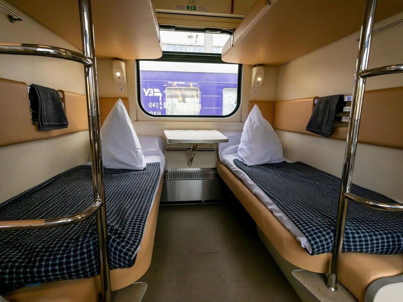 Пасажирка "Укрзалізниці" зізналася, що постійно викуповує всі квитки у своєму купе. Мережа обурилася Пасажирка "Укрзалізниці" зізналася, що постійно викуповує всі квитки у своєму купе. Мережа обурилася