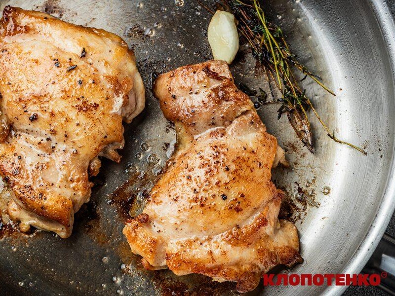 Соковитий курячий стейк з апетитною скоринкою. Клопотенко поділився рецептом і порадами