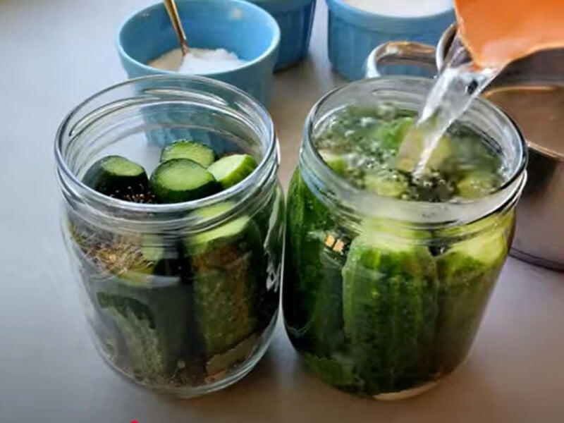 Додайте це в кожну банку – і огірки вийдуть смачними і хрумкими. Рецепт консервації на зиму