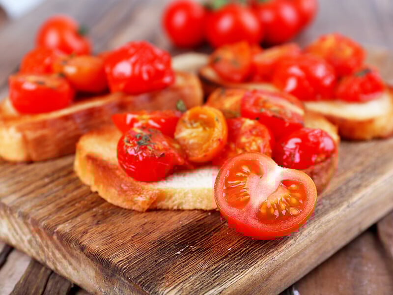 Швидкі мариновані помідори будуть готовими за 20 хвилин. Рецепт