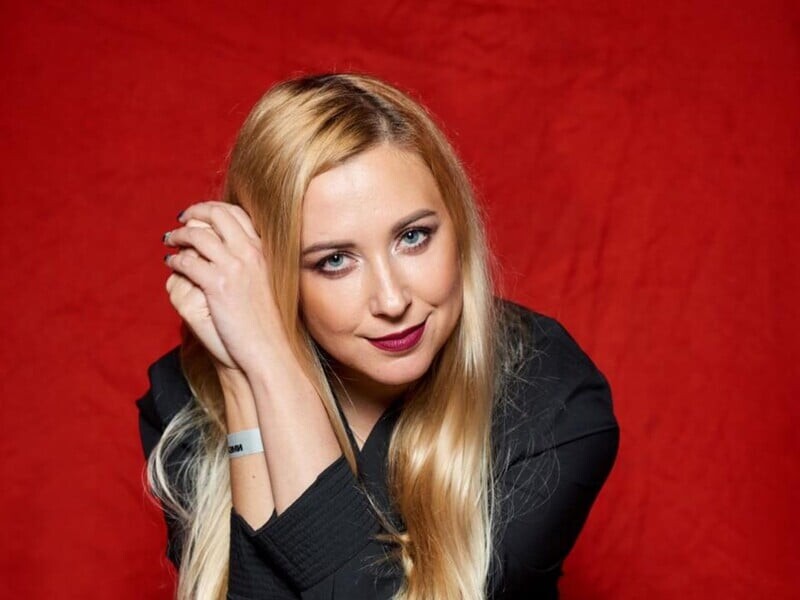 "Довелося відчинити двері на ходу". Тоню Матвієнко жорстоко побив таксист