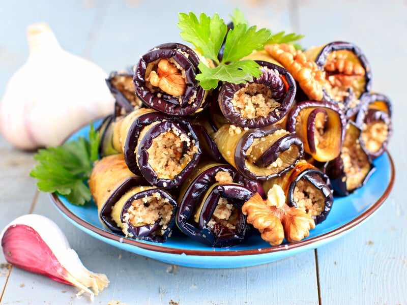 Загорніть цю начинку в баклажани – і вони вийдуть неймовірно смачними. Простий рецепт