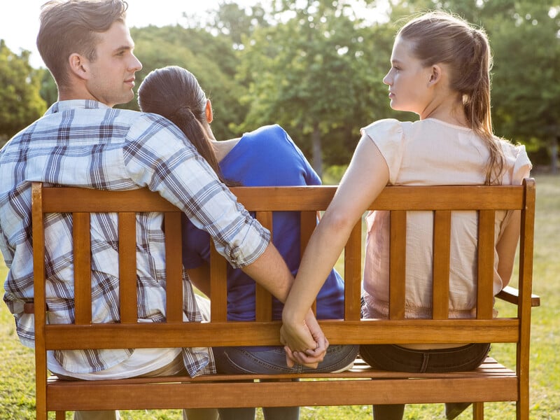 Блогерка публічно звернулася до одружених чоловіків, висміявши їхніх дружин. Несподівана відповідь чоловіків принизила її