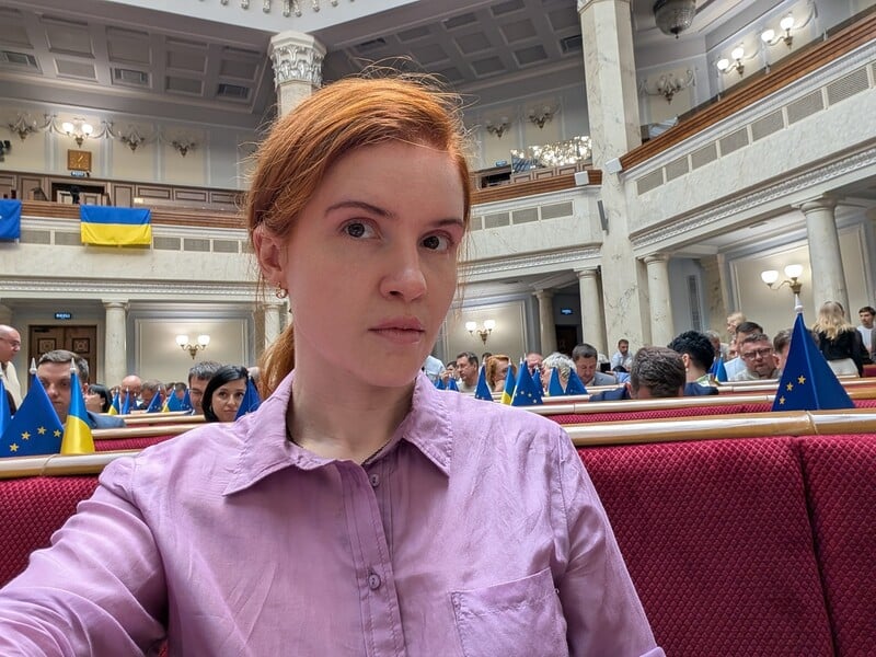 Безугла, яка зізналася, що має синдром Аспергера, відповіла Тополі – він збирав їй на психіатра Безугла, яка зізналася, що має синдром Аспергера, відповіла Тополі – він збирав їй на психіатра