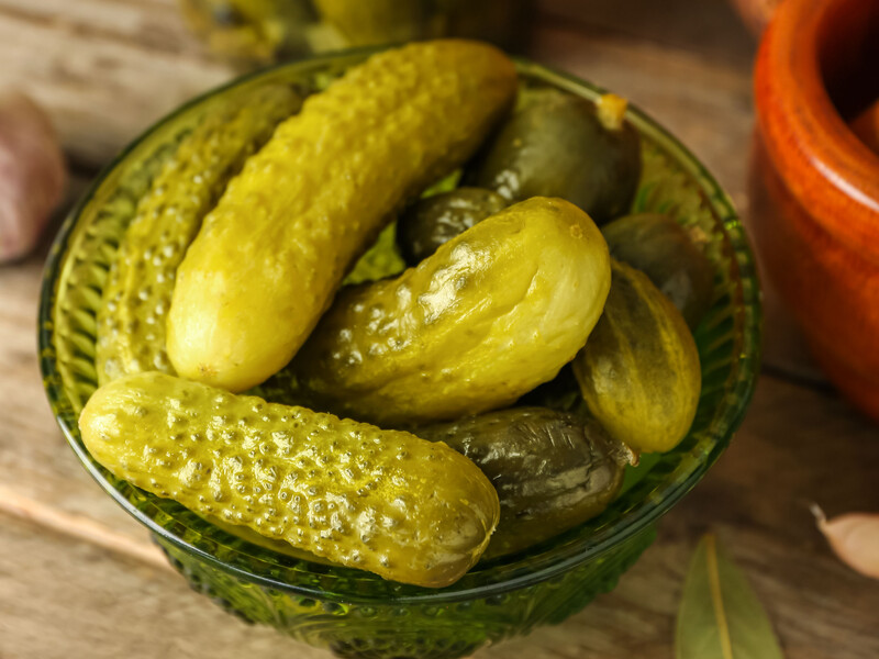 Якщо покладете це в розсіл – отримаєте неймовірно хрумкі й смачні огірки. Дуже простий рецепт