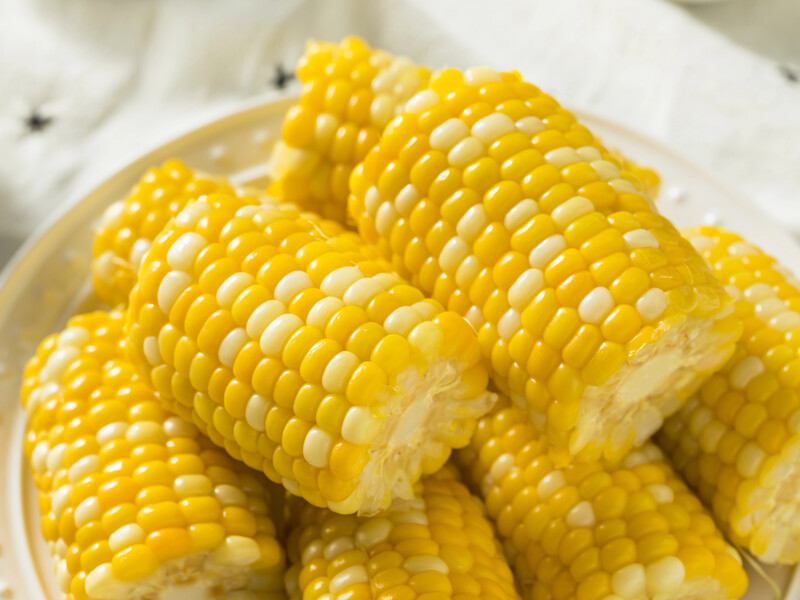 Змастіть цим качани – і за 20 хвилин кукурудза буде готовою без каструль і води. Лайфхак