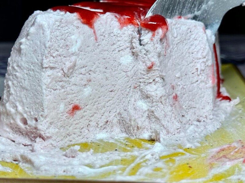 Додайте це вдома до збитих білків – і морозиво вийде неймовірно ніжним і смачним. Простий рецепт