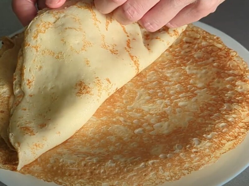 Додайте це до борошна – і млинці будуть ніжними й смачними. Рецепт тіста без грудочок, яке не рветься