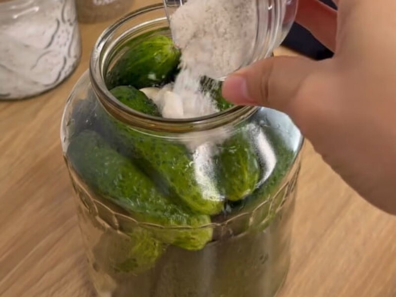 Газовані огірки – легкий рецепт смачної консервації. Головне – додати цей секретний інгредієнт