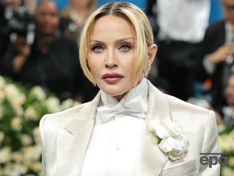 Мадонна несподівано показала фото з Лондона. Підписники припустили, чому співачка там