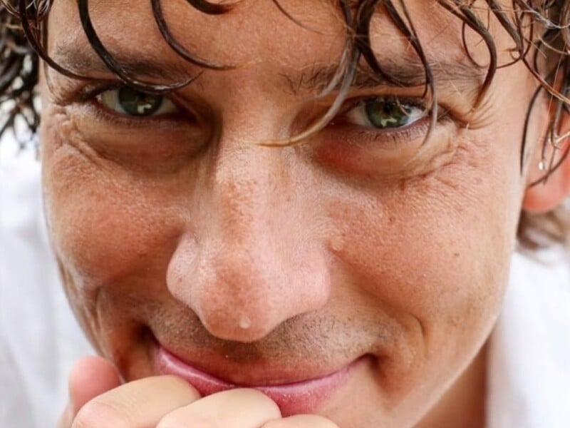 Галкін, який важить 90 кг, станцював під дощем в одязі з тонкої тканини