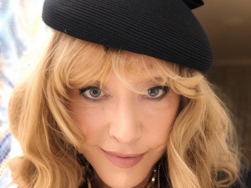 "Тільки спробуйте мене зняти погано!" Пугачова різко звернулася до журналістів. Відео