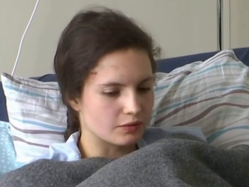 У Києві дівчина вижила після того, як її ударною хвилею викинуло з дев'ятого поверху У Києві дівчина вижила після того, як її ударною хвилею викинуло з дев'ятого поверху