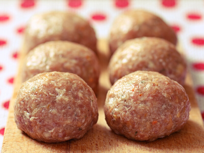 Котлети будуть соковитими й ніжними, якщо додасте до фаршу це. Найбюджетніший рецепт