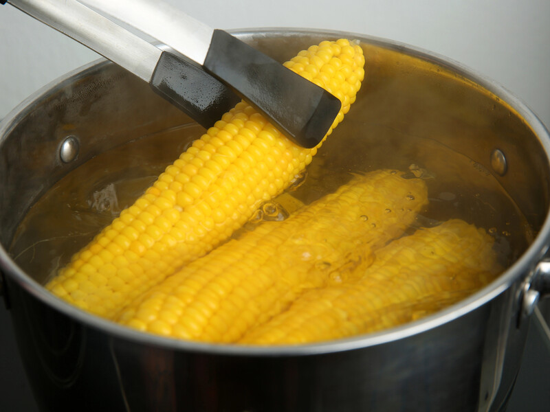 Приготуйте кукурудзу саме так – і вона вийде смачною і м’якою. Найшвидший спосіб