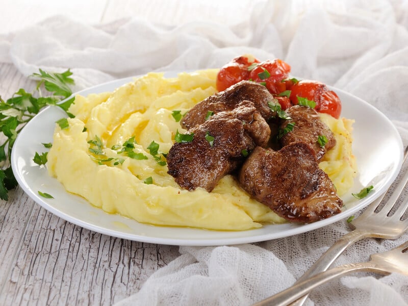 Проста страва ресторанного рівня. Рецепт смачної курячої печінки