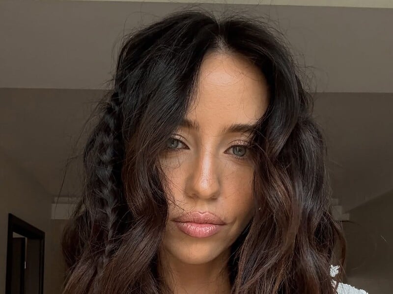 Дорофєєва, яка соромиться носити міні, шокувала спокусливим виглядом