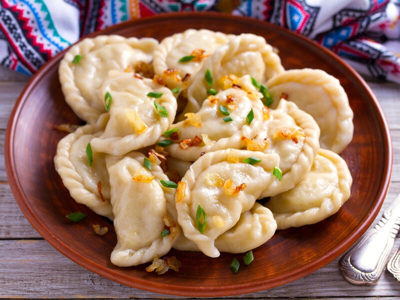 Завдяки цьому вареники не розповзуться і вийдуть дуже смачними. Рецепт універсального тіста