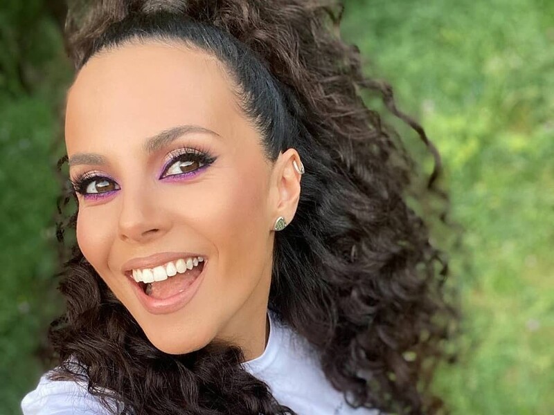 "Яке тіло", "Ти сексі, Настуню". Каменських підірвала мережу знімком у бікіні з нижнього ракурсу