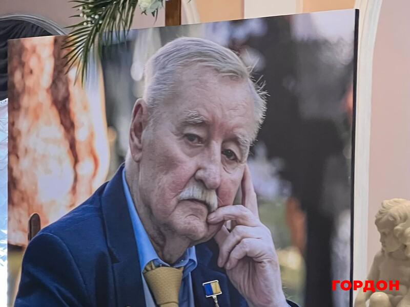 Ігоря Поклада поховали на Берковецькому цвинтарі. Який вигляд має могила композитора. Фото, відео Ігоря Поклада поховали на Берковецькому цвинтарі. Який вигляд має могила композитора. Фото, відео