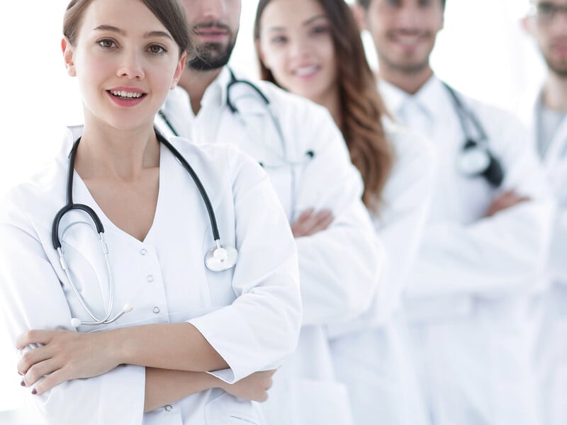 Коли в Україні святкують День медика. Гарні листівки, яскраві привітання й побажання Коли в Україні святкують День медика. Гарні листівки, яскраві привітання й побажання