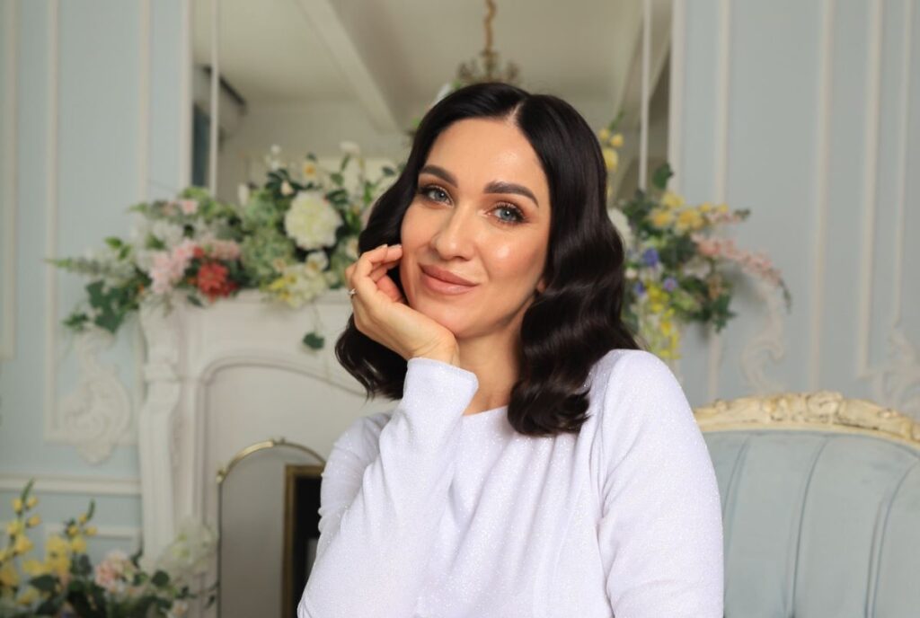 «Королева» - новий трек Марини Хмєловської про віру, шлях і гідність жінки