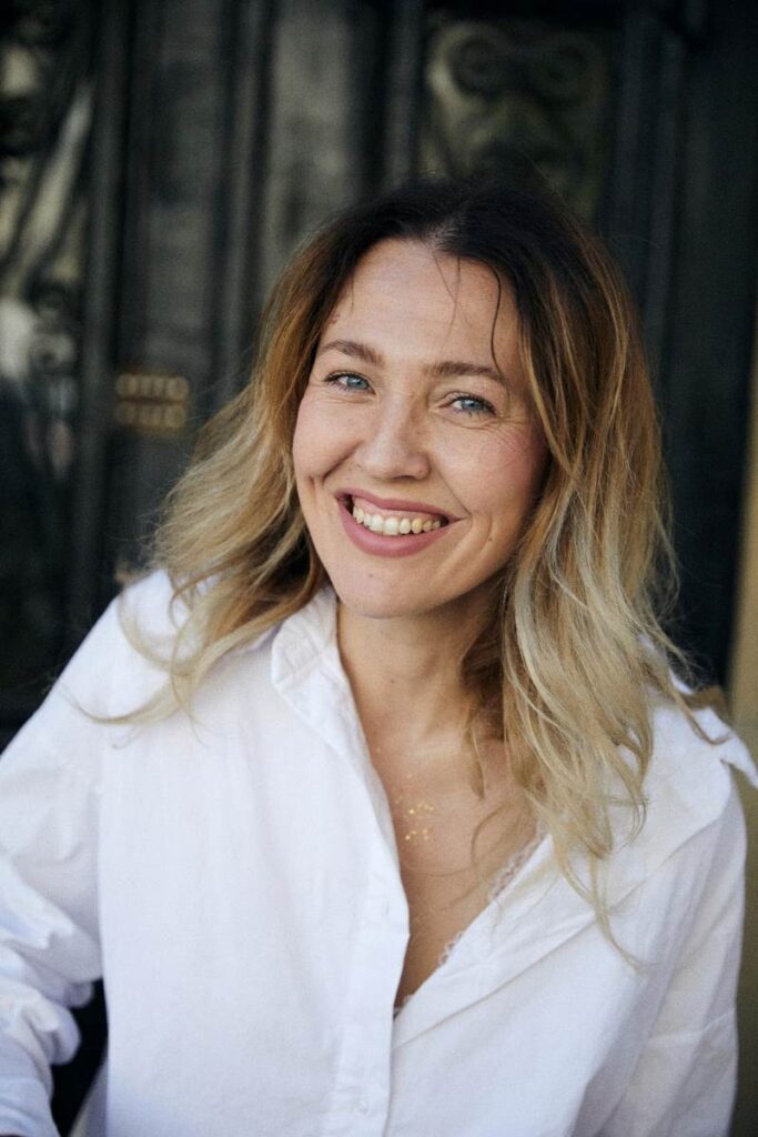 Alina Billionaire презентує пісню «Щасливі Ми» - баладу-маніфестацію про любов, надію і щастя, яке чекає на кожного з нас