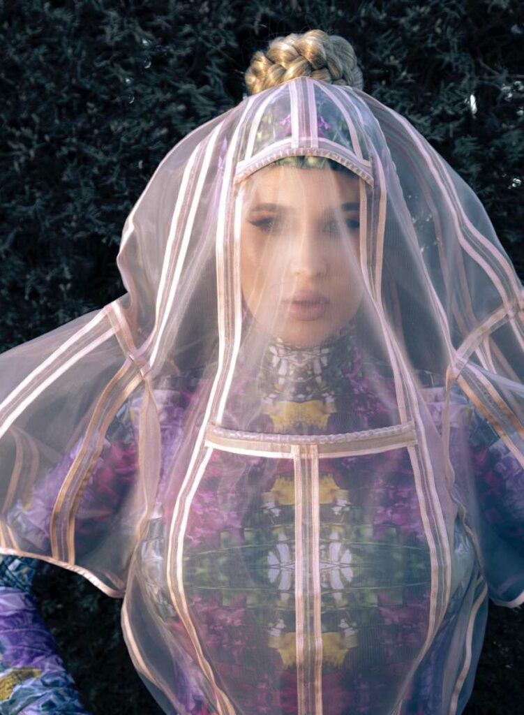 Українська художниця Меліса Гюн дебютувала на Art Basel із серією про жіночий досвід війни