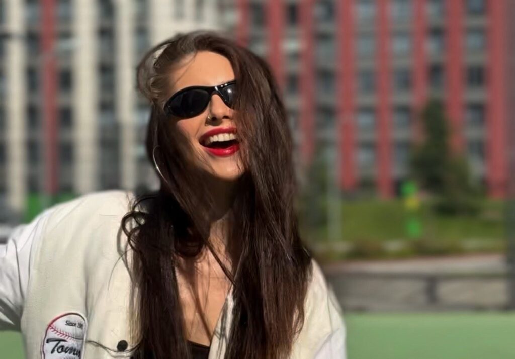 NANAVA приємно шокувала шанувальників і презентувала трек  «LA LA»: гімн жінки, яка обирає себе