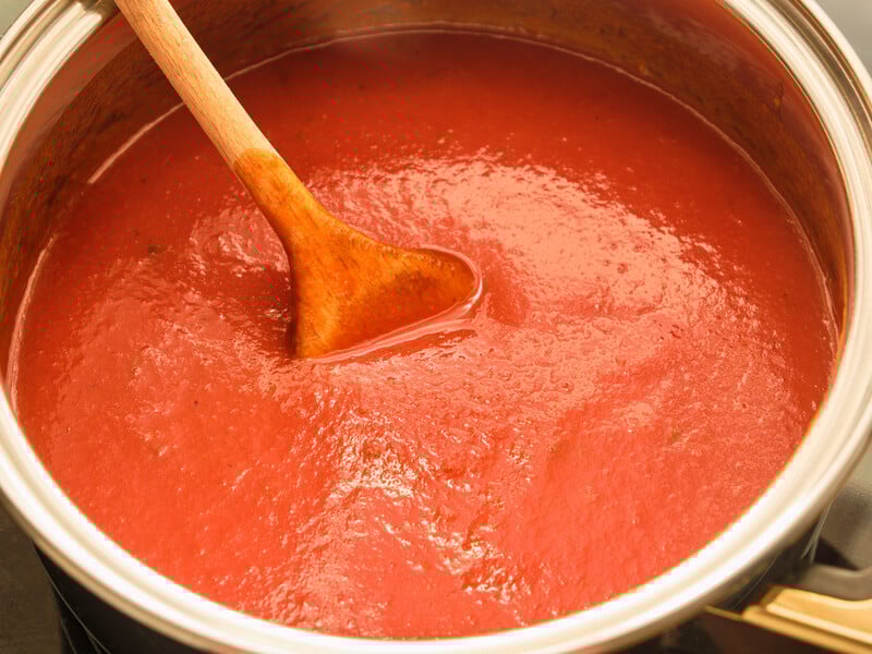 Просто зробіть це з помідорами – і отримаєте дуже смачний томатний соус на зиму. Найкращий рецепт