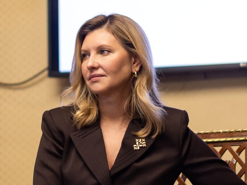 Зеленська вперше за останні три роки відмовилася від "голого манікюру" й відростила нігті. Фото