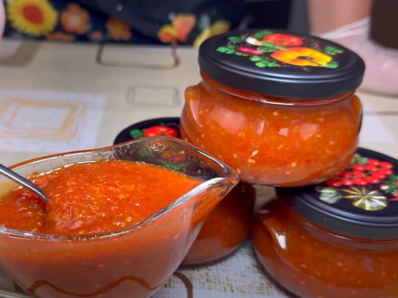 Додайте це до слив – і вийде неймовірно ароматний соус ткемалі без оцту і стерилізації. Рецепт