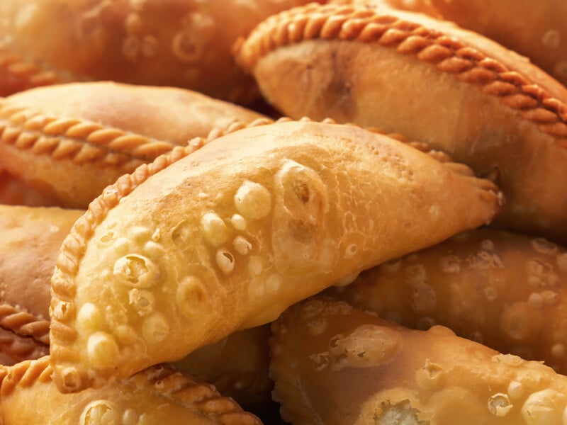 Чебуреки з хрусткою золотистою скоринкою. Ідеальне тісто на окропі з горілкою