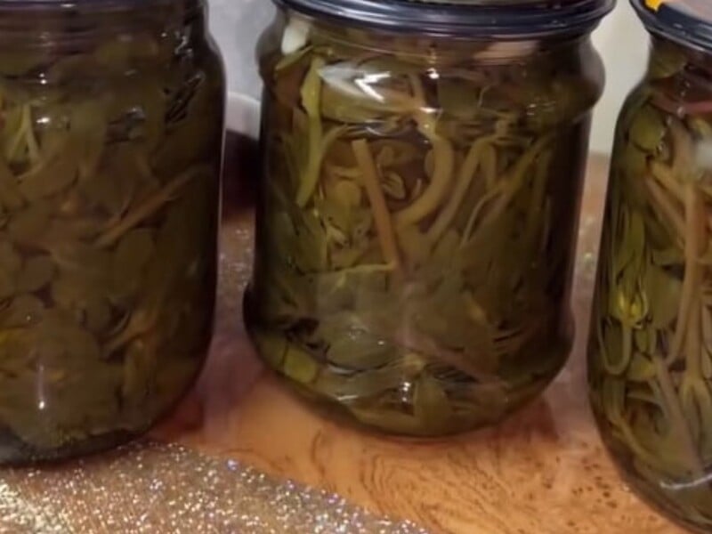Залийте портулак цим маринадом – і вийде неймовірно смачна консервація на зиму. Простий рецепт