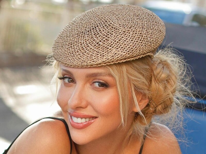 Полякова розповіла про секс у літаку, коригуючих трусах і чому не співає "підшофе"