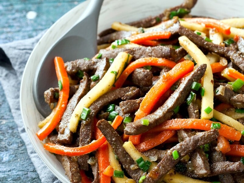 Просто додайте до баклажанів із м'ясом цей соус – і салат вийде неймовірно смачним. Швидкий рецепт