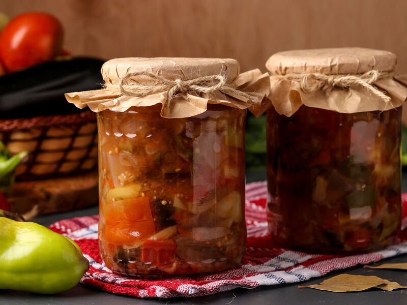 Змішайте смажені баклажани із цим соусом – і отримаєте неймовірно смачну консервацію. Популярний рецепт