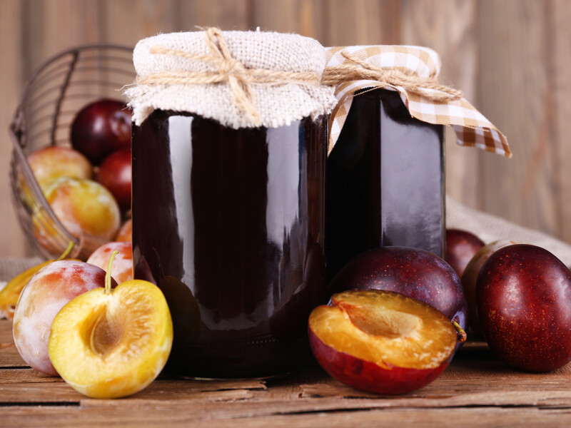 Додайте ці два продукти до слив – і отримаєте неймовірно смачне варення. Швидкий рецепт
