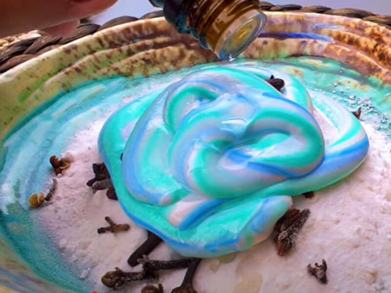 Залиште це в холодильнику – і за кілька годин від неприємного запаху не залишаиться й сліду. Лайфхак