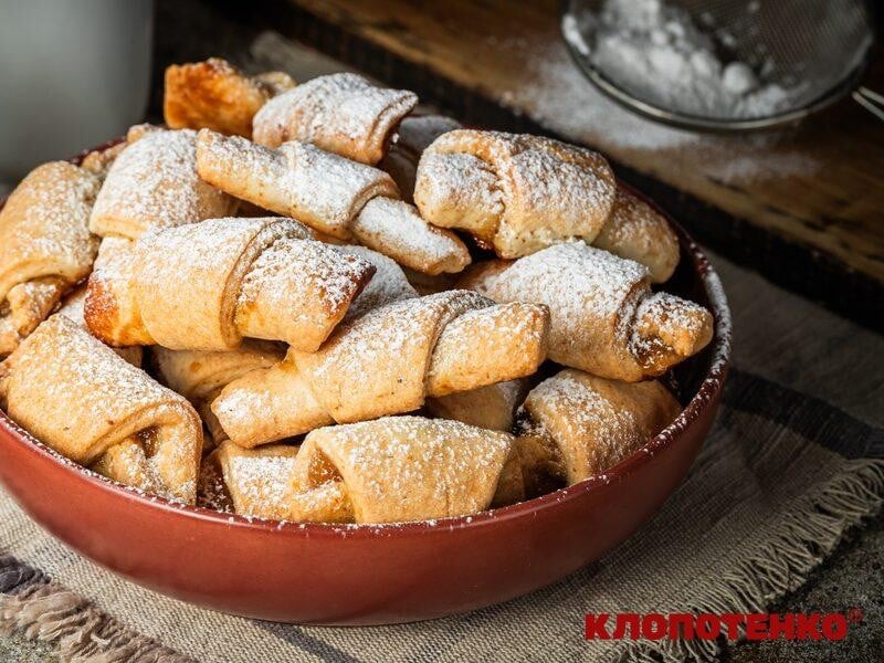 "Тісто виходить дуже м'яким та еластичним". Рогалики з начинкою. Рецепт