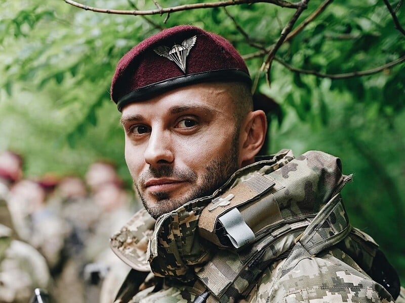 Відомий ведучий, який мобілізувався півтора роки тому, більше не служитиме в десантних військах
