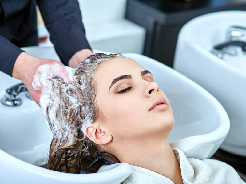Що буде, якщо не мити голову 30 днів. Експертка розповіла про страшні наслідки