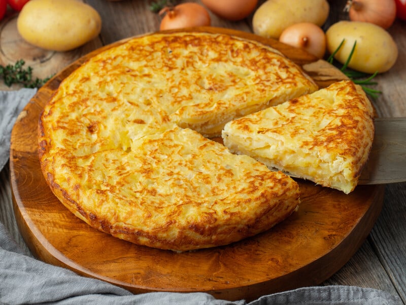 "Дуже простий і швидкий рецепт". Апетитний картопляний пиріг
