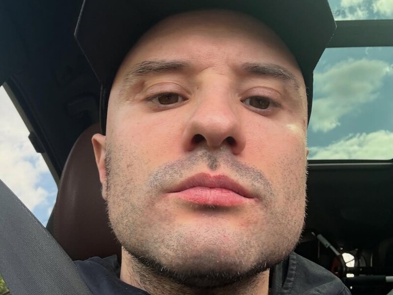 Есхакзай видалила інтерв'ю з коміком Розовим, який у подробицях розповів про свої зради дружини Есхакзай видалила інтерв'ю з коміком Розовим, який у подробицях розповів про свої зради дружини