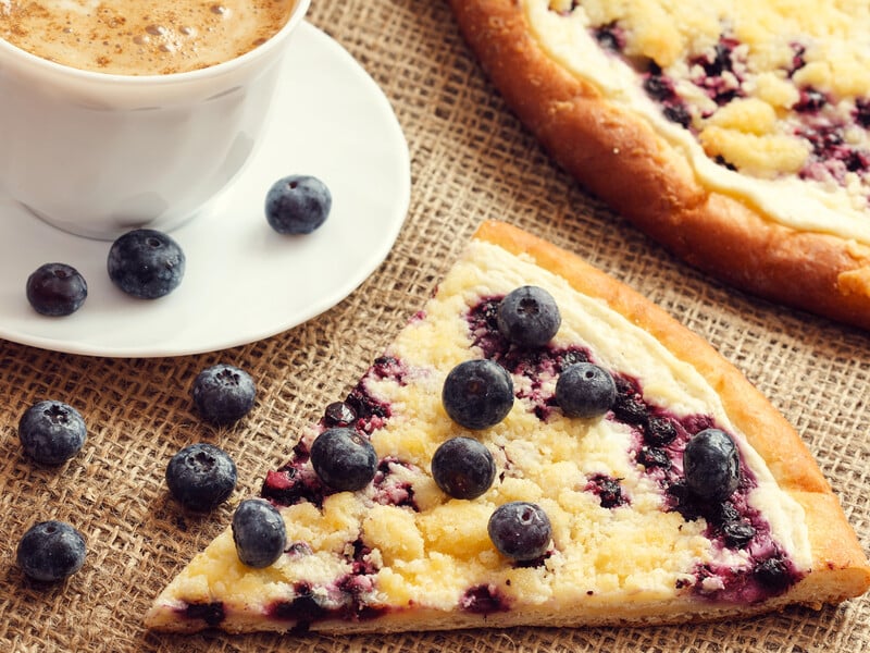 Ніжний насипний пиріг із ягодами. Рецепт літнього задоволення