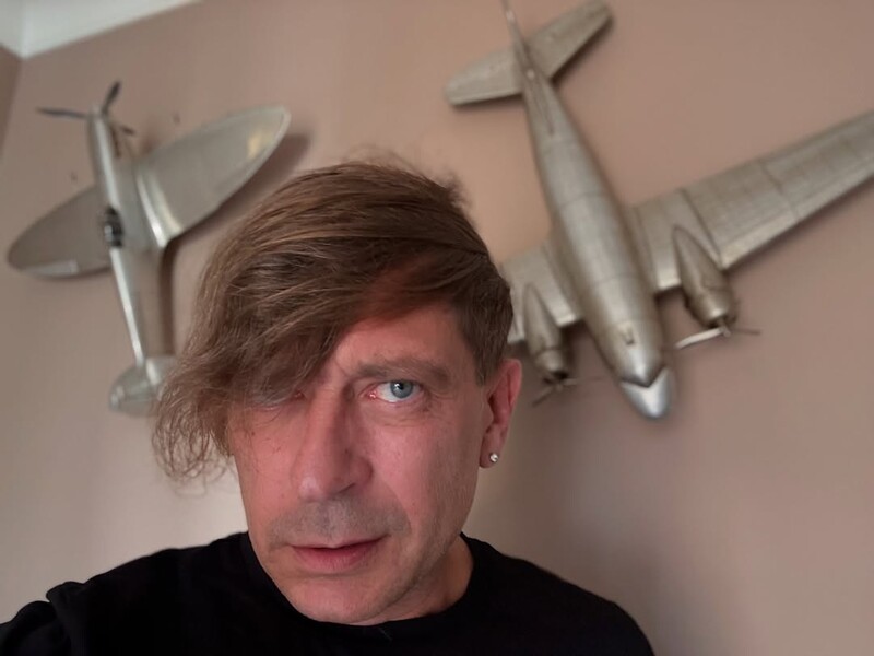 "Відпочивають на віллі". Льова з "Би-2" назвав імена пропагандистів, які виїхали із РФ